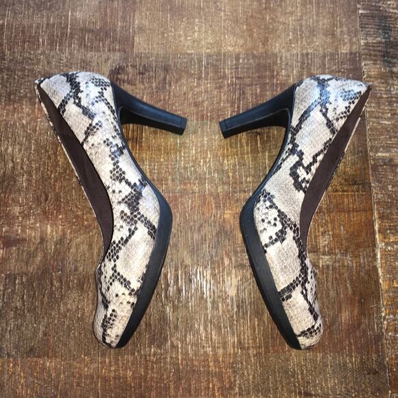 Clarks Adriel Viola Pump Womens 8.5 Heel Shoe Taupe Snake Print Heritage Classic - Picture 6 of 9